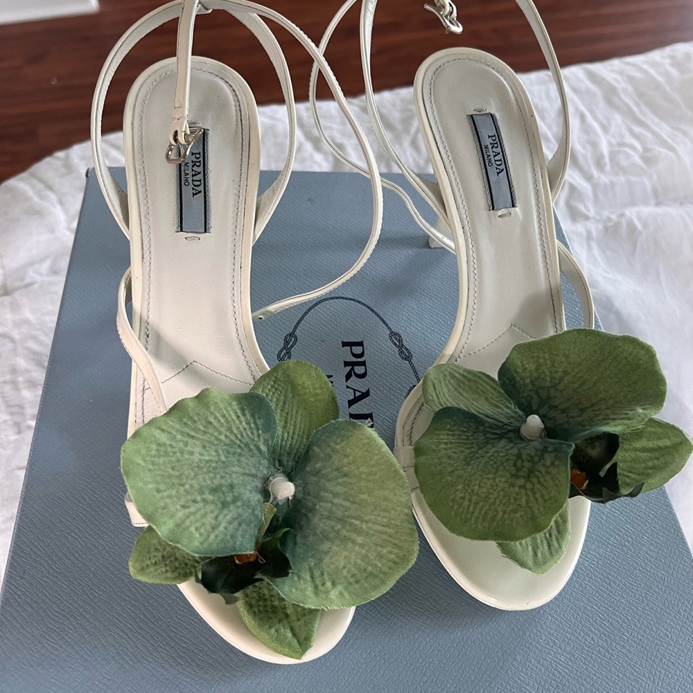 PRADA white patent leather heels with flower detail